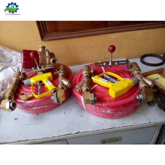 van trộn nước nóng dynafluid 2000